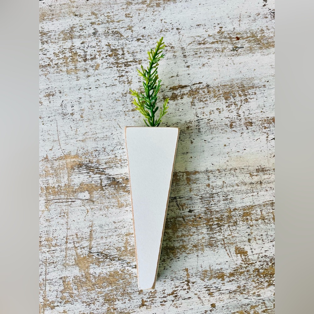 *White Wooden Deco Carrot - Picture 3 of 12